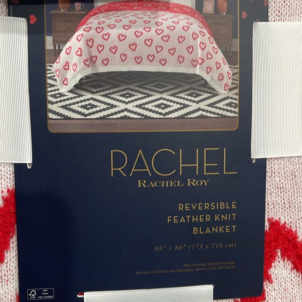Rachel Rachel Roy White & Red Hearts Reversible Feather Knit TWIN Blanket - Picture 2 of 5